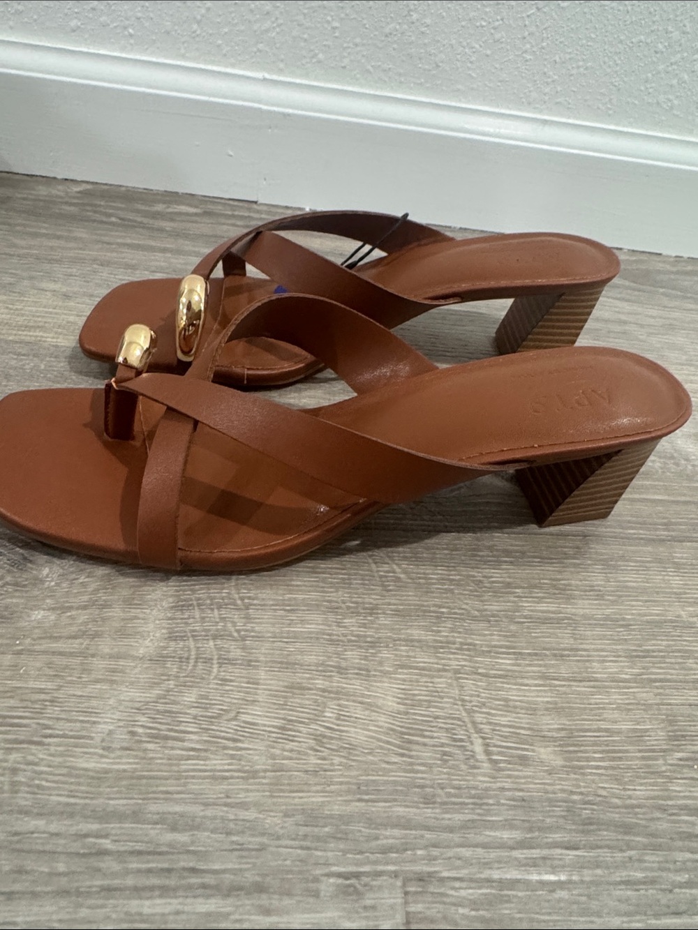 Apt. 9 Tan Brown Cross-Strap Block Heel Sandals with Gold Accent